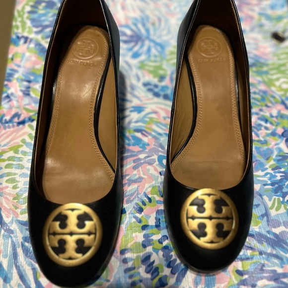Tory Burch Chelsea Block-Heel Pumps - Picture 8 of 12